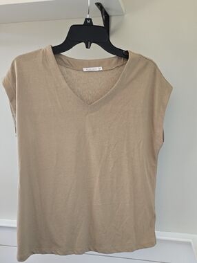 Staccato V-Neck Sleeveless Tank Light Olive